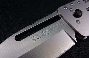 SOG美国哨格AC76迷你隐蔽名片型银色全刃折刀